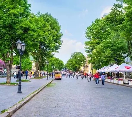 біля оперного театру * Odessa
