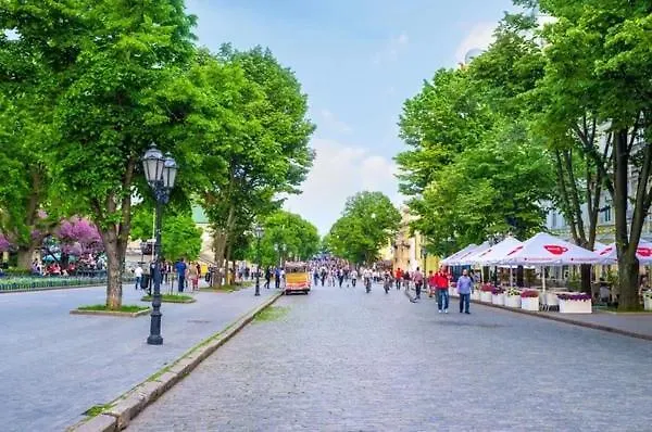 біля оперного театру * Odessa