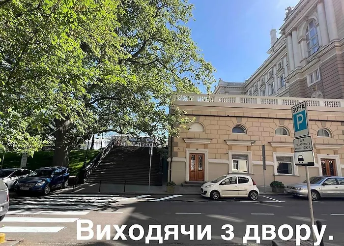 Apartment біля оперного театру