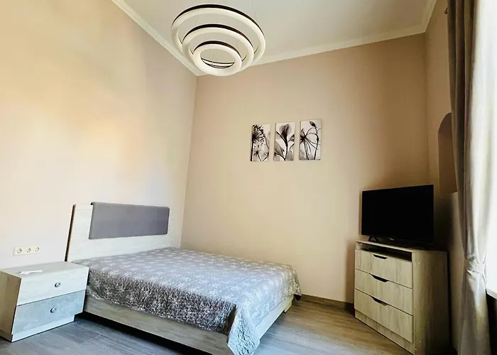 біля оперного театру *