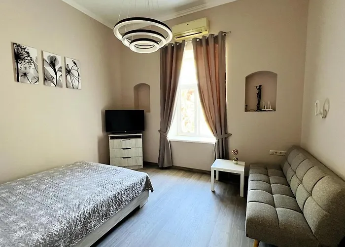 біля оперного театру Apartment
