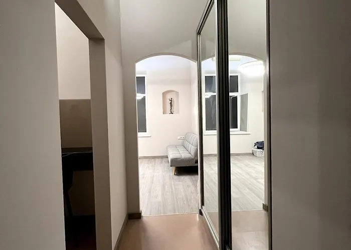 біля оперного театру Apartament Odessa